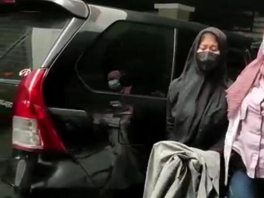 Polisi Geledah Kamar Kos Siskaeee!