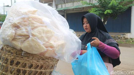 Emak-emak Jualan Pake Motor Sport