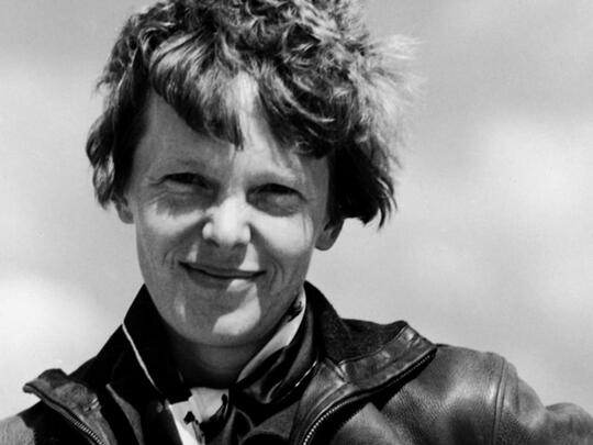 Melacak Jejak Hilangnya Amelia Earhart