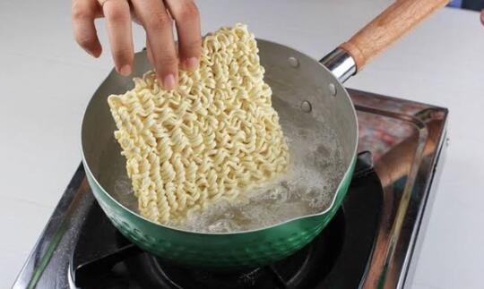 Cobain Gan, Ini Eksperimen Enak Cara Masak Mie Instan Dan Sirup! Baca Biar Gak Kepoo