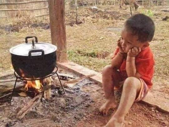 Kok Tega, Orang Tua Memeras Tenaga Anaknya yang Masih Kecil