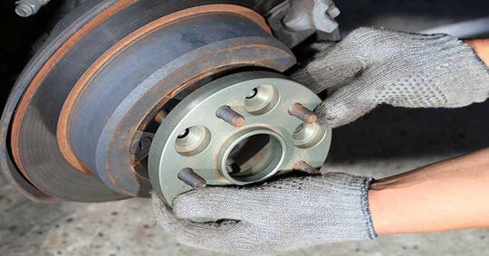 Wah, Begini Nih Efek Memasang Spacer pada Velg Mobil