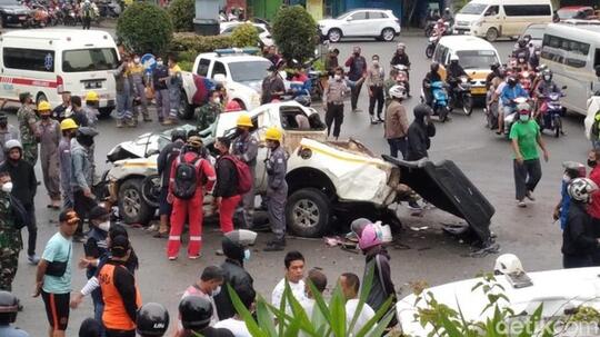 KECELAKAAN MAUT TRUK DI BALIKPAPAN, REAKSI SOPIR DIPERTANYAKAN