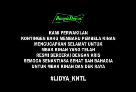 Seru! Para Pemuda Ini Nobar Film Layangan Putus bak Suporter Bola