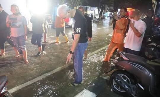 Solo Dikepung Banjir, walkot Gibran Cari Solusi, Sebut Banjir Kiriman dari Boyolali