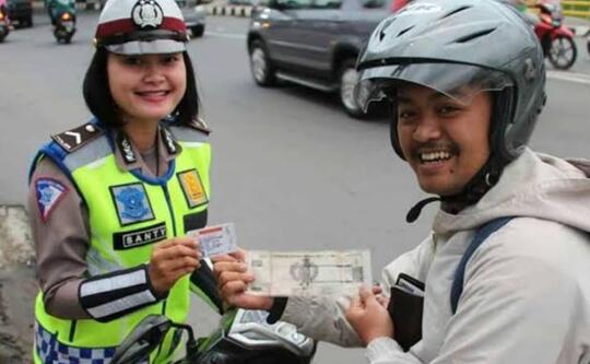 Petugas Juga Manusia, Ini Aturan Tak Tertulis Sikap Pro Saat Razia Kendaraan