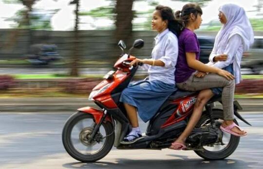 Perempuan! Yuk, Kita Bahas