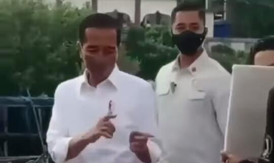 Presiden Jokowi Diteriaki Anak-anak "Ya Ndak Tau Kok Tanya Saya", Apa Ini Patut?