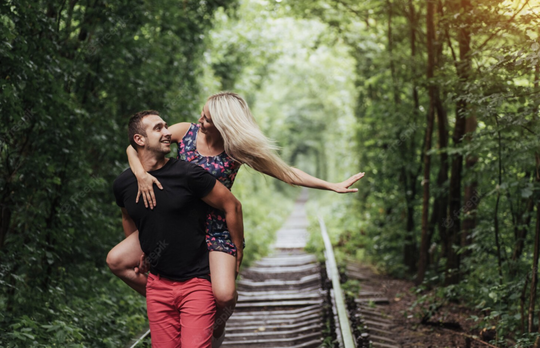 Tunnel of Love atau Terowongan Cinta, Ukraina. Tempat Indah Bagi Yang Dicandu Asmara.