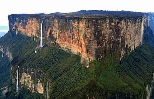 Unik, Gunung Roraima ini Puncaknya Datar Loh dan Menjadi Primadona Para Pendaki