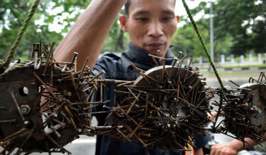 Waspada Tukang Tambal Ban Culas Tebar Paku di Jalan Raya, Awas Jadi Korban