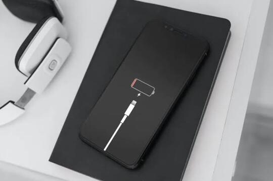 Pengguna iPhone Mengeluh Baterainya Cepat Lowbat setelah Upgrade ke iOS 15.4