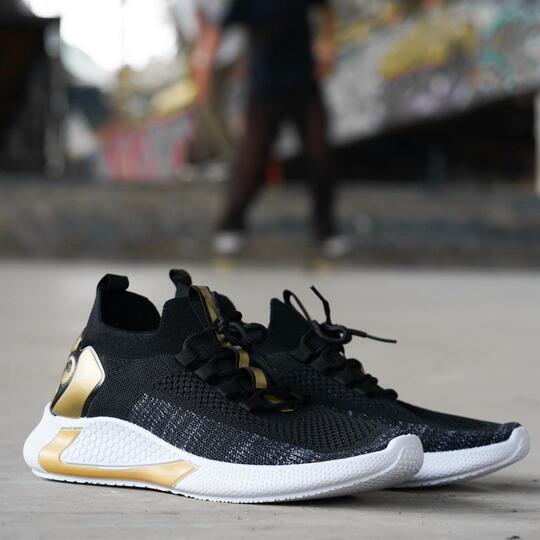 13 Rekomendasi Toko Sneakers Pria Murah di Shopee, ORI dan Keren!