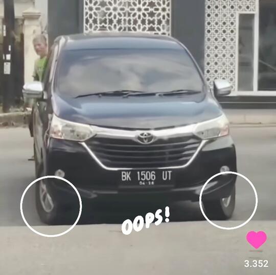 Avanza Unik Sedunia, Kamu Pasti Mikir Lihat Kedua Ban Depannya (Ngakak!)