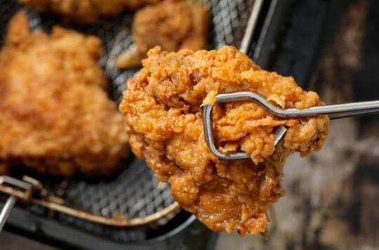 Rahasia Menggoreng 'Kriuk' Ayam KaEfCi Diungkap Teman Saya Ini (Ordal Bicara)