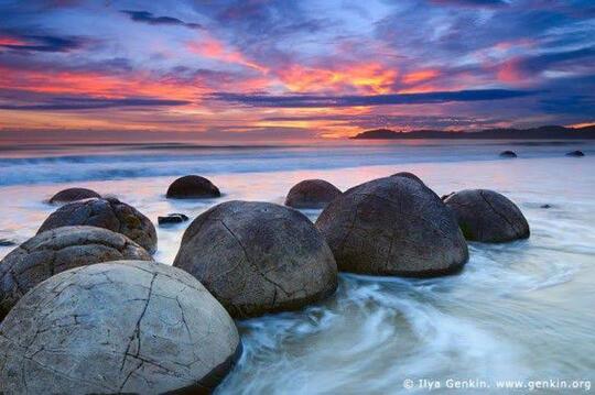 Yakin Sudah Tau? ini Dia 7 Pantai Unik Dengan Panorama Khas Menariknya di Dunia