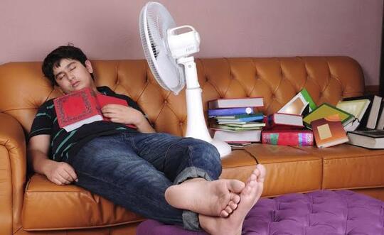 Sering Tidur Semalaman dengan Kipas Angin Menyala? Ingat, Ada Bahaya Serius Mengancam