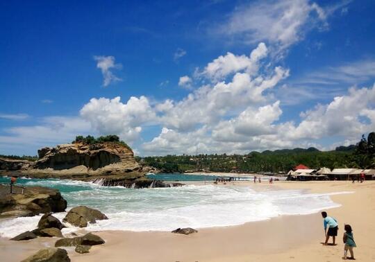 9 Pantai TERINDAH di Indonesia