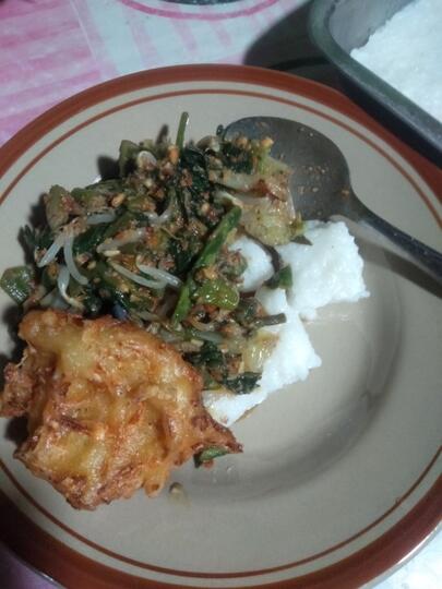 Makan Lontong Kacau dan Lodeh Nangka Muda, Duh Pengen Nambah lagi!