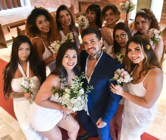 Punya 7 Istri, Model Ganteng Ini Nambah 2 Istri Lagi. Sultan Mah Bebas