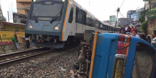 Stop Terobos Rel Kereta Api, Taati Aturan Untuk Menghindari Bahaya Kecelakaan