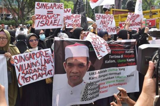 Singapura, Tak Akan Biarkan UAS Mencari Pengikut Di Negaranya!