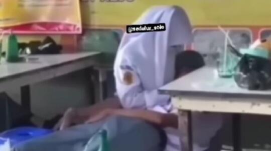 Geger! Video Pelajar Mesum di Warung Makan Diresahkan Warganet: Bocil Akhir Zaman