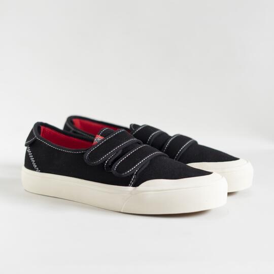 8 Rekomendasi Sepatu Velcro Brand Lokal Paling Keren, Cek Bro!