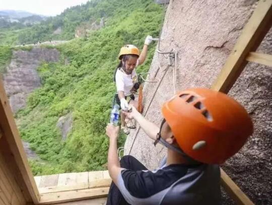 Milih Buka "Warung" di Tempat yang Butuh Nyali