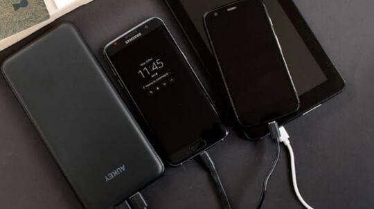 5 Powerbank Dimensi Compact Punya Fitur Menarik, Bikin Mobilitas Jadi Gak Ribet!