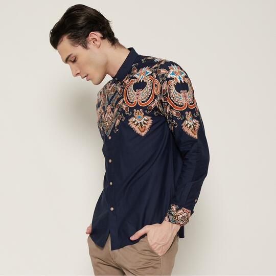 10 Rekomendasi Kemeja Batik Brand Lokal, Berkualitas dan Kekinian