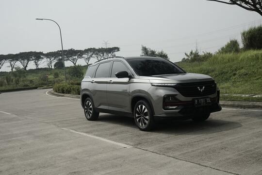 Perang Tampang Gagah Desain Mobil SUV, Wuling Almaz RS Kalem tapi Canggih