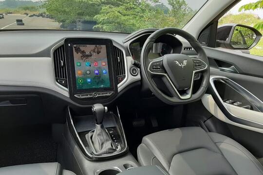 Perang Tampang Gagah Desain Mobil SUV, Wuling Almaz RS Kalem tapi Canggih