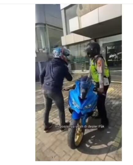 Viral, Polisi Tilang Motor Keluar dari Dealer? Terungkap Inilah Fakta Sebenarnya!