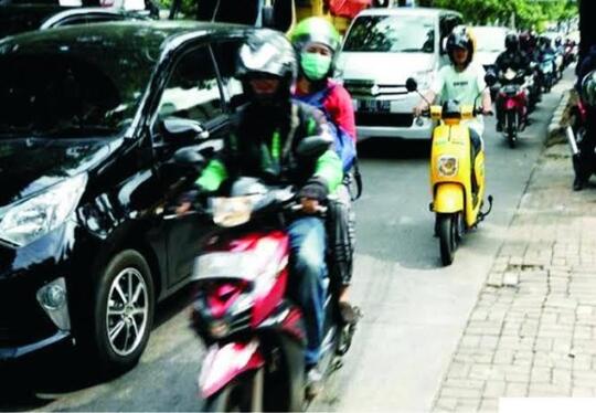Kamu Pilih Beli Mobil Atau Cukup Beli Motor Saja?
