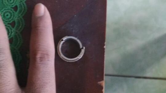 Ngilu! Pria Cilacap Iseng Pasang Cincin di Mr P Sampai Susah Lepas