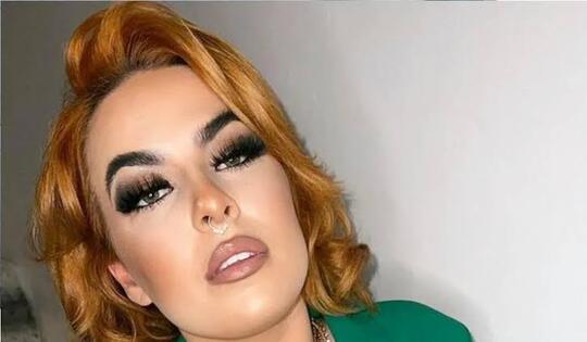 Kisah Model Seksi Yang Hidup Mewah Dengan Jual Konten 'Kencing' Di OnlyFans !