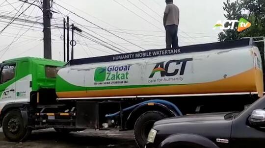 Warganet Ini Bongkar Kelakukan Bos ACT, Mulai Mobil Mewah Hingga Gaya Pacaran