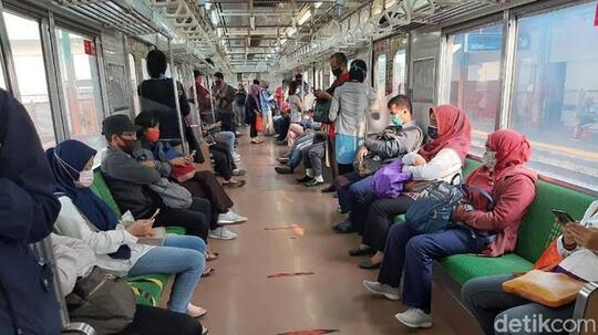 3 Penumpang Kereta Api Diturunkan oleh Petugas karena Ngobrol, Kenapa Dilarang?