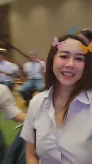 7 Potret Aura Kasih Pakai Seragam SMA