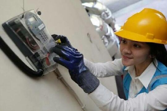 PENJUALAN LISTRIK NAIK 8,24%, PLN MALAH MERUGI, UANGNYA LARI KEMANA ?