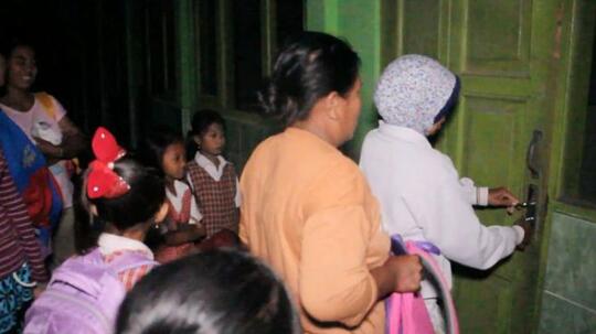 Uniknya Tradisi Berebut Bangku Sekolah Tiap Tahun Ajaran Baru, Apa Sih Alasannya?
