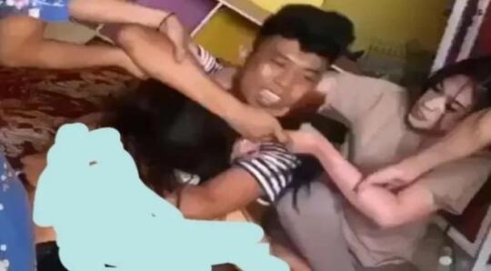 Video 30 Detik Pengeroyokan Wanita Hingga Tanpa Busana, 1 Pelaku Ditangkap