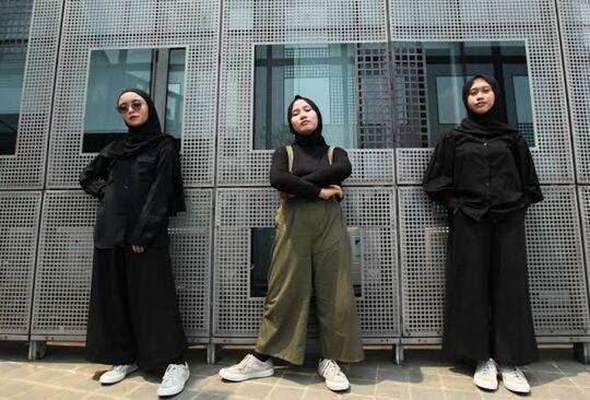 Voice Of Baceprot Dan Jeje Slebew CFW, Dua Fenomena Di Panggung Entertainment