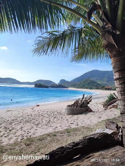 Sekongkang, Destinasi Liburan Pantai yang Asyik Untuk Happy dan Menyepi