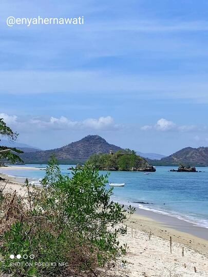 Sekongkang, Destinasi Liburan Pantai yang Asyik Untuk Happy dan Menyepi