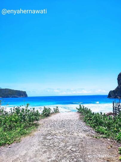 Sekongkang, Destinasi Liburan Pantai yang Asyik Untuk Happy dan Menyepi