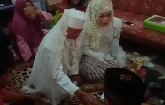 Menikahi Wanita Cantik Dan Muda! Kakek Ini Malah Minta Cerai