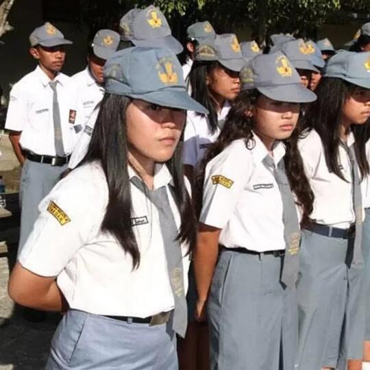 Seragam Siswi SMA Zaman Dulu dan Kenapa Kini Malah Berubah dan "Wajib" Berjilbab?