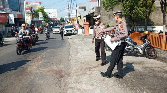 Stop Main Layangan di Jalanan, Bahaya Kecelakaan Hingga Tewaskan Pengguna Kendaraan